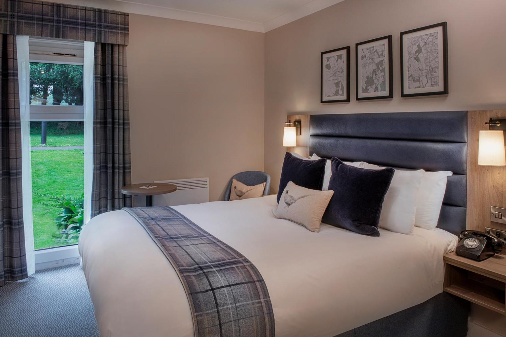 De Vere Horsley Estate East Horsley Bagian luar foto