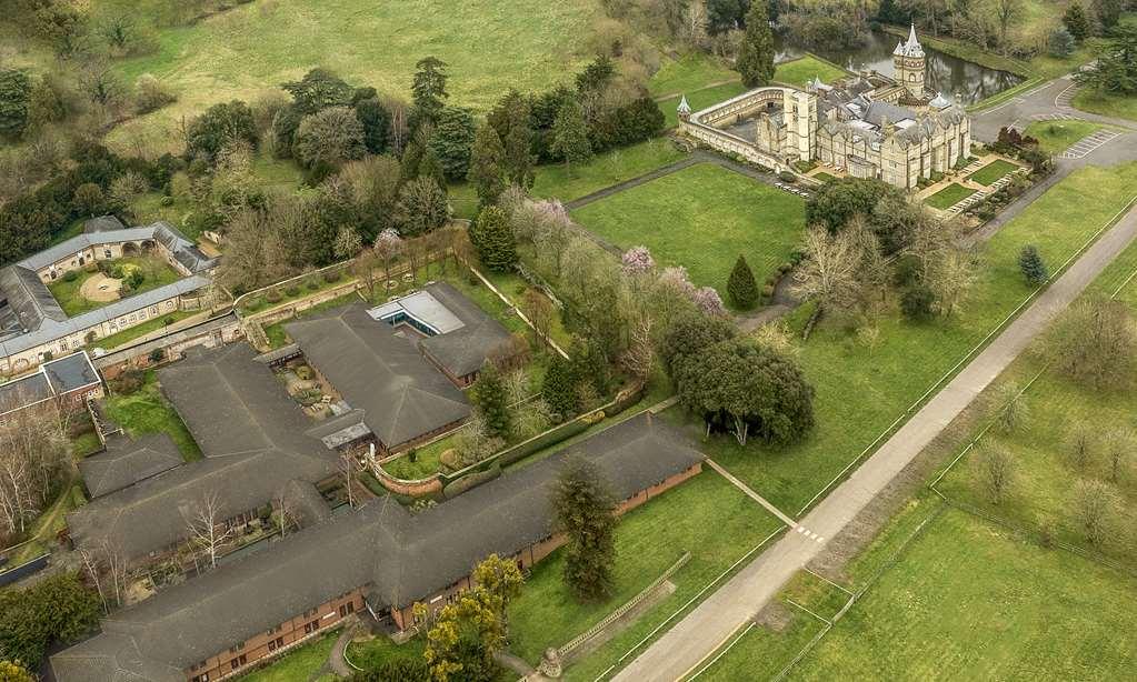 De Vere Horsley Estate East Horsley Bagian luar foto